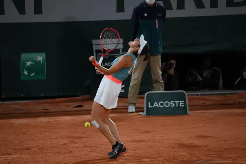 2020 Roland Garros: Carolina Garcia flies French Tricolor, reaches 4R