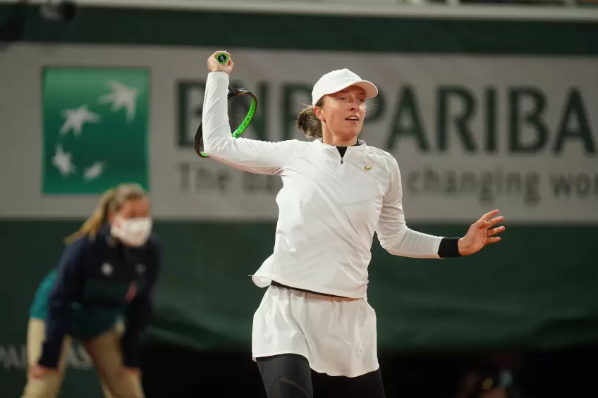 2020 Roland Garros: Iga Swiatek powers into 1st Major semi-final
