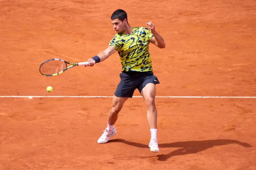 ATP Madrid: Carlos Alcaraz overcomes slow start and beats Emil Ruusuvuori