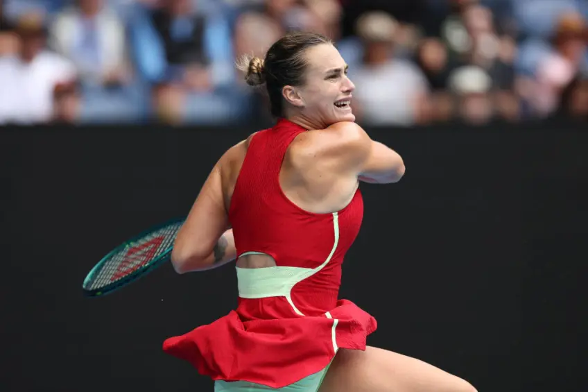 Australian Open: Aryna Sabalenka sternly warns Iga Swiatek after crushing No. 28 seed