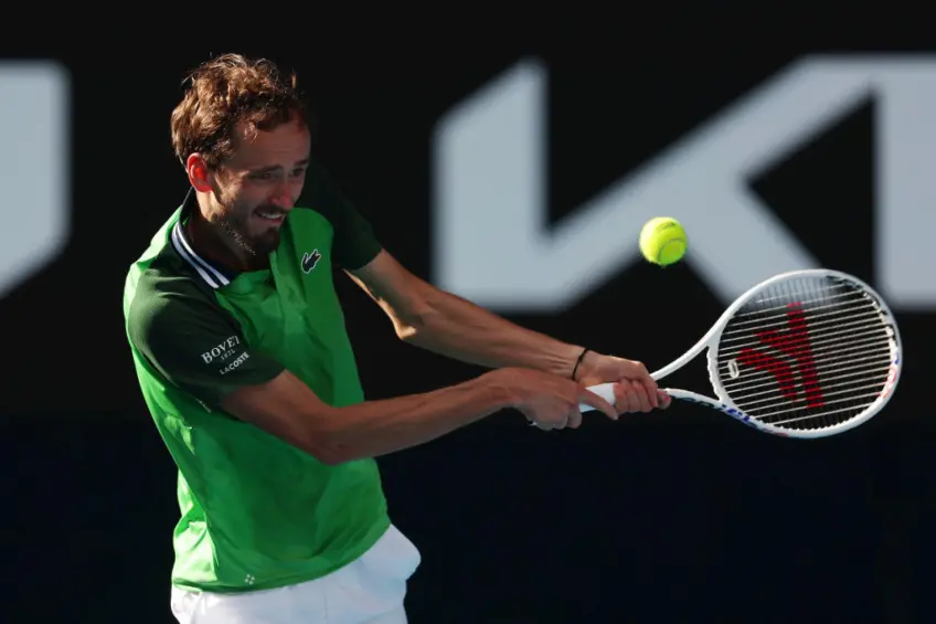 Australian Open: Daniil Medvedev edges Hubert Hurkacz, reaches SF
