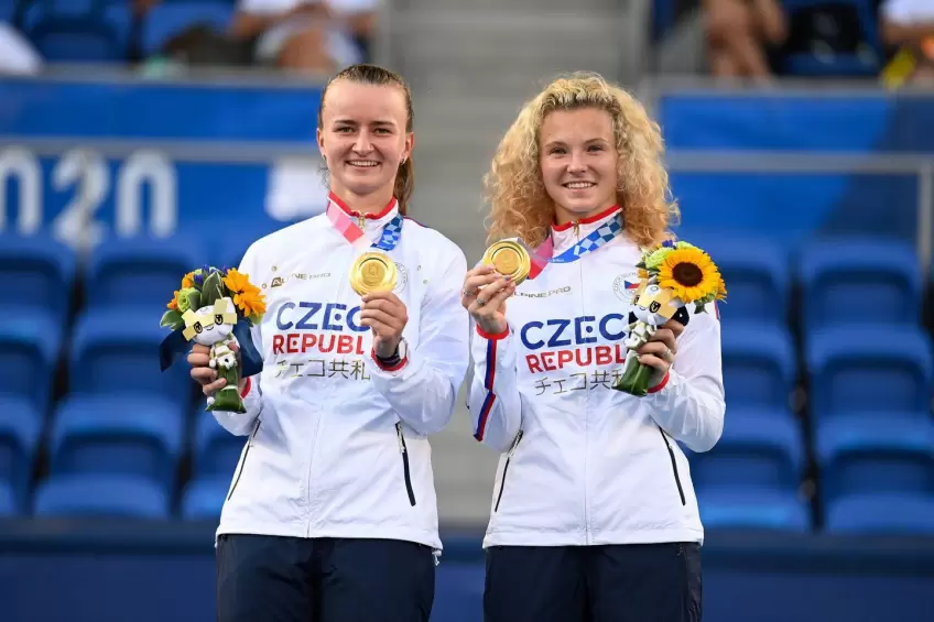 Barbora Krejcikova, Katerina Siniakova react to winning gold medal 