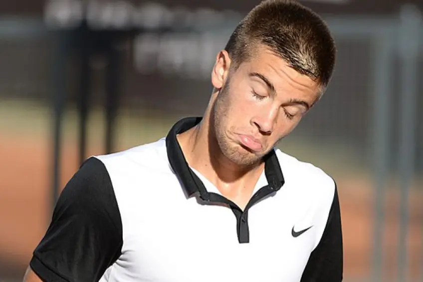 Borna Coric forgets score before winning 3 AM match point in Mexico (VIDEO)