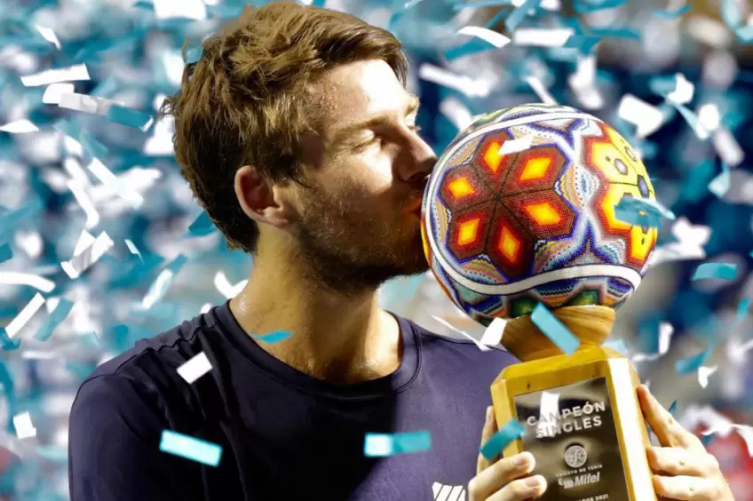 Cameron Norrie reacts to winning his first ATP title in Los Cabos