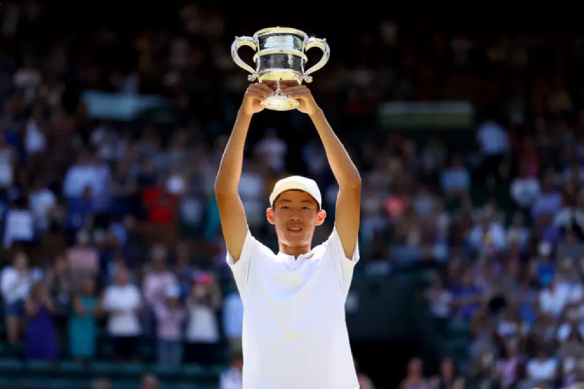 Chun Hsin Tseng and Clara Burel earn 2018 ITF World Champion awards