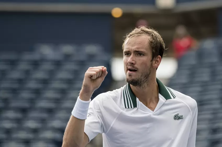 Daniil Medvedev reacts to beating James Duckworth for Toronto quarterfinal 