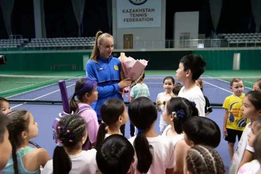 Elena Rybakina makes big donation to support 14 rising Kazakh girls 