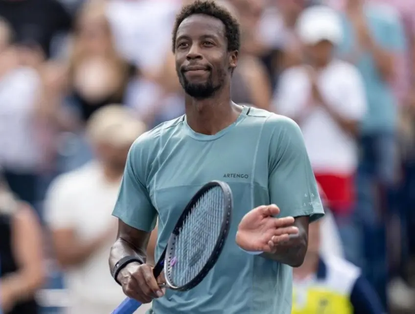 Gael Monfils matches a Roger Federer's longevity record