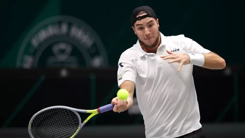 Jan-Lennard Struff reacts to losing to Daniil Medvedev at Davis Cup Finals 