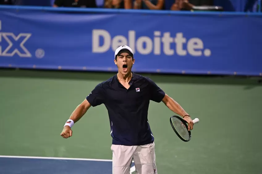 Mackenzie McDonald reacts to surprising childhood idol Kei Nishikori in Washington