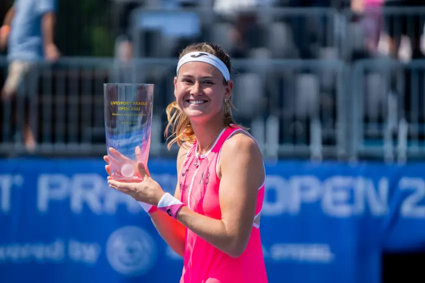 Prague Open: Marie Bouzkova caps off an emphatic week by lifting the trophy