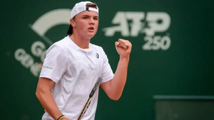 Rising Swiss Dominic Stricker has trial with Roger Federer's ex-coach Peter Lundgren