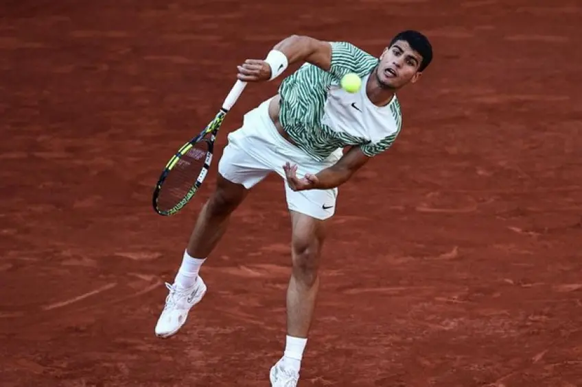 Roland Garros: Carlos Alcaraz downs Flavio Cobolli in straight sets