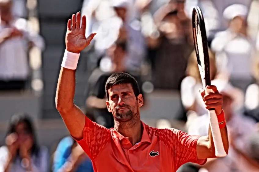 Roland Garros: Novak Djokovic survives another scare