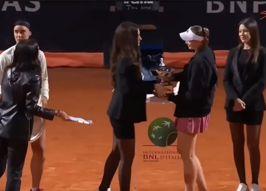 SHAME IN ROME! Disaster in the award ceremony, Elena Rybakina MORTIFIED!