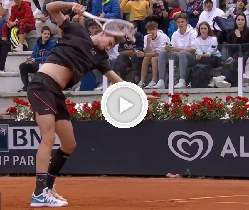 ATP Rome: Alexander Bublik destroys a racket and gives it to a fan
