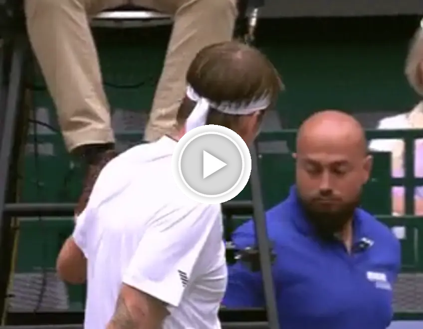 ATP Halle: Alexander Bublik unties the referee's shoe!