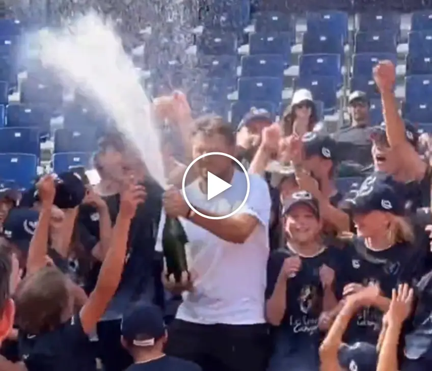 Stan Wawrinka goes crazy and sprays the Gstaad ball kids with champagne!