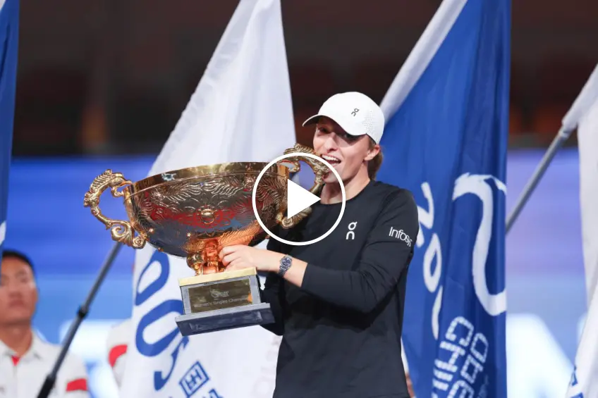Iga Swiatek beats Samsonova to win the China Open, the match-point
