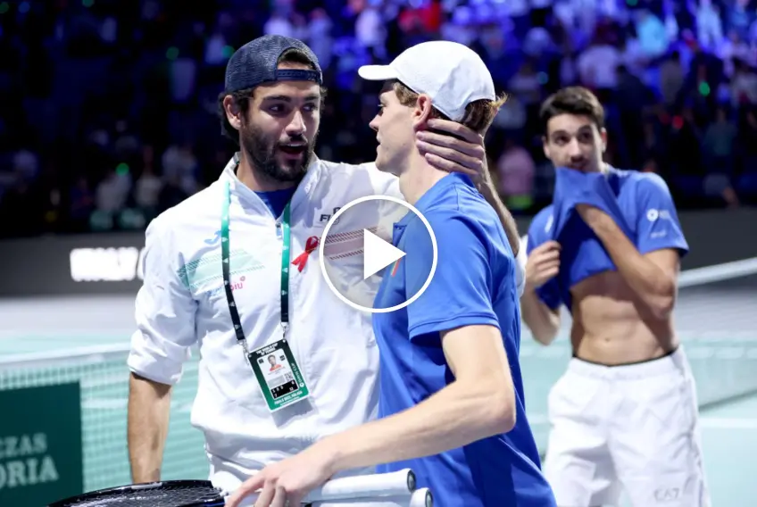 The emotional hug between Sinner and Berrettini