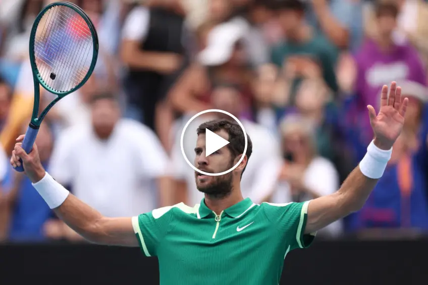 Khakhanov's tweened lob is the point of the Australian Open: crowd speechless