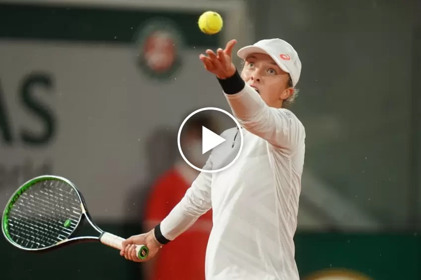 Roland Garros 2020: Iga Swiatek shows her ATHLETIC STRENGTH