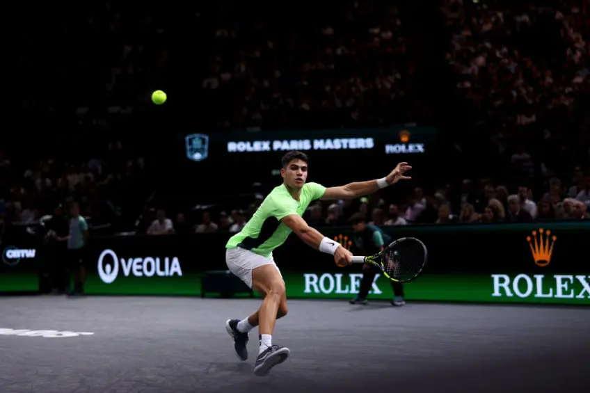 Watch: Carlos Alcaraz loses in Paris but demonstrates racquet skills