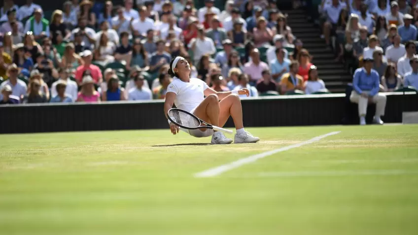 Wimbledon: Ons Jabeur makes history after 3R win over Garbine Muguruza